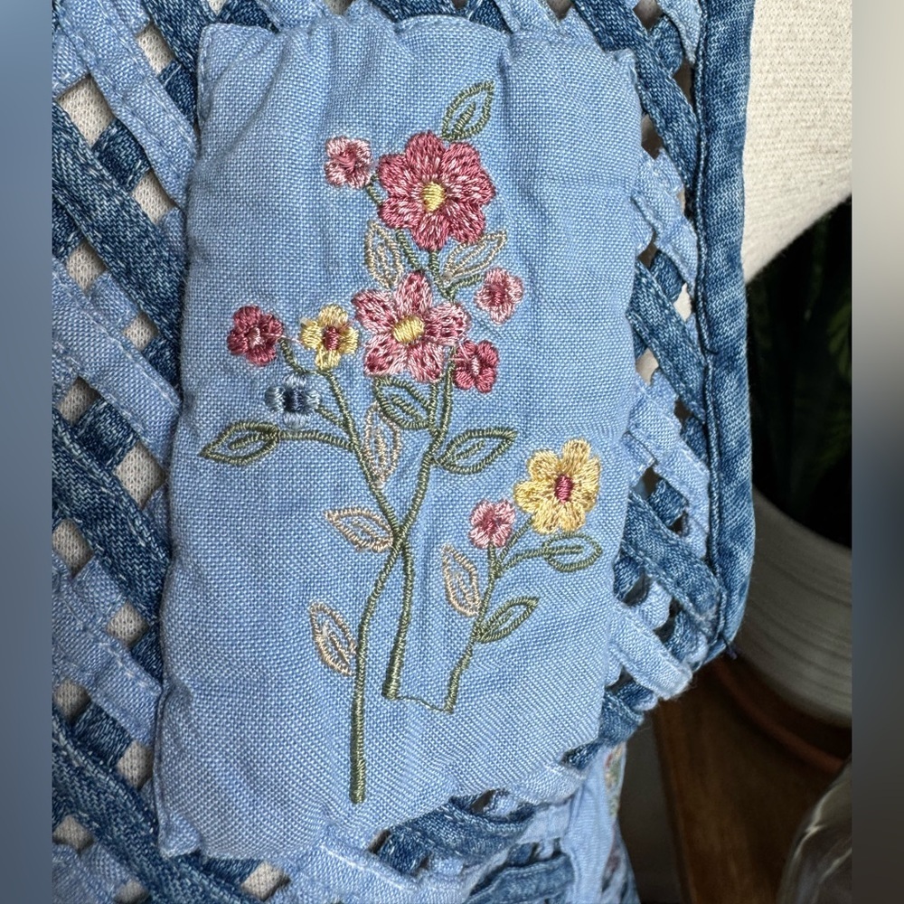 Vintage Floral Embroidered Denim Vest Cottagecore open weave patchwork medium - Picture 5 of 11